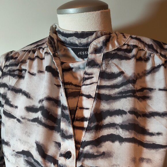 Abstract Print Button-Front Blouse - Picture 4 of 5